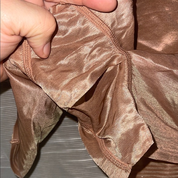SKIMS Tan Strapless Shapewear - Picture 4 of 8
